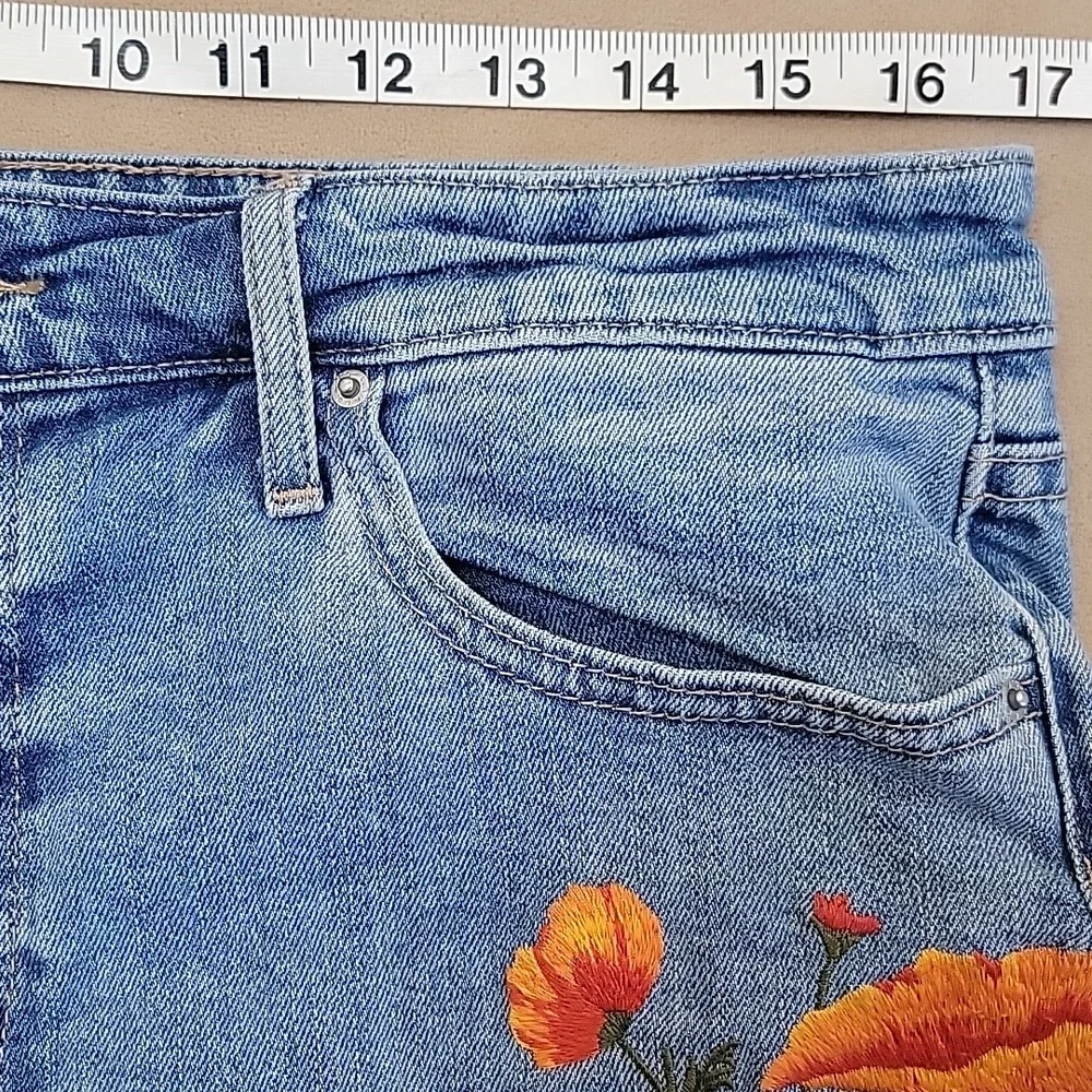Limited Edition Levi's 721 Blue Jeans with Floral Poppy Embroidery Size 32 EUC - Picture 6 of 16